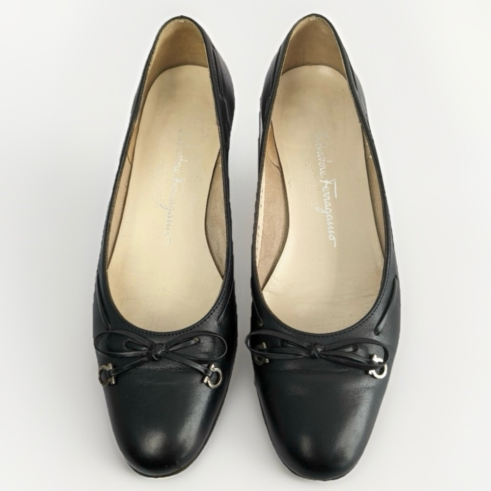 SOLD-Salvatore Ferragamo Black Leather Designer Ballet Flat Shoes‎ Womens Sz 7 - Picture 2 of 11